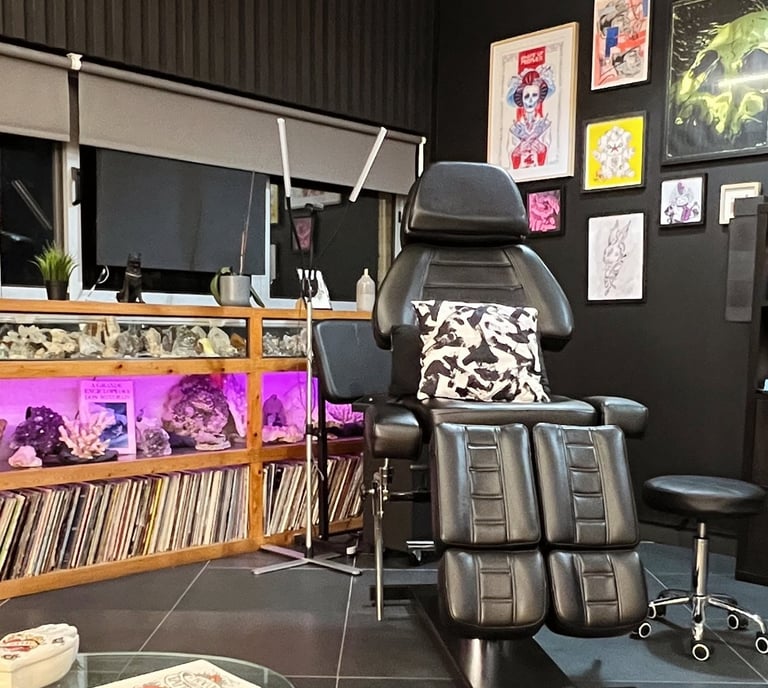 Pormenor interior estúdio de tatuagens e body piercing em Vagos, Aveiro