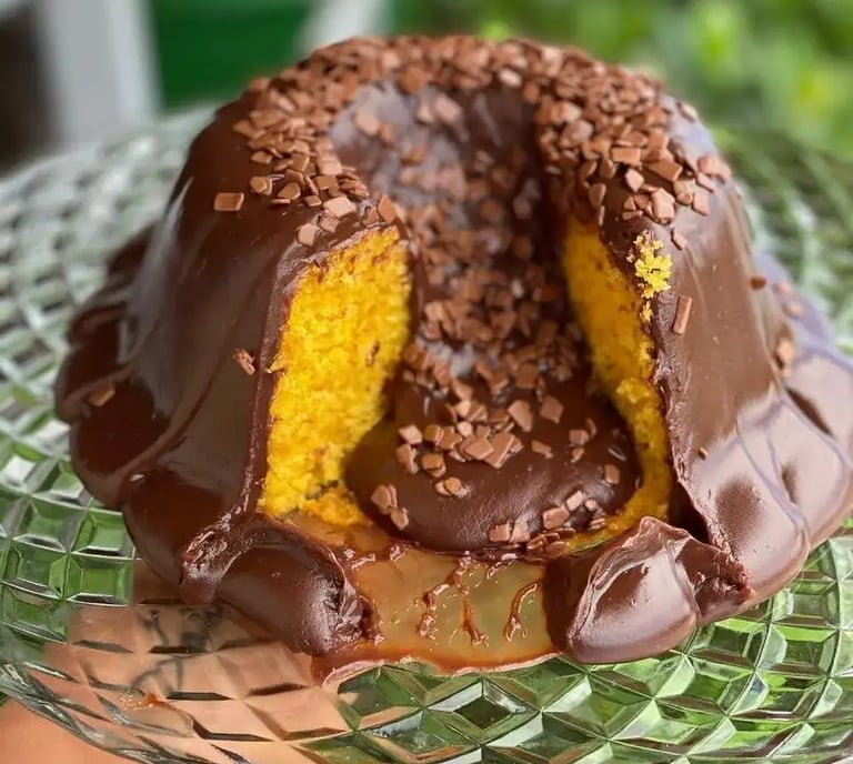 Bolo de Cenoura com Calda de Brigadeiro Low Carb