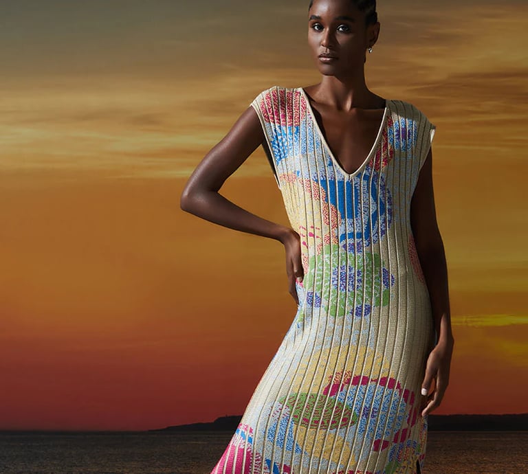 Estampa para jacquard de formas circulares, e alegres, remete ao movimento cultural da Tropicália