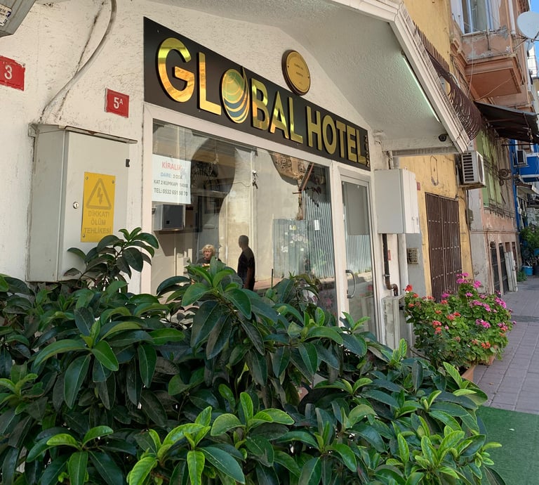 a hotel sign that says global hotel
