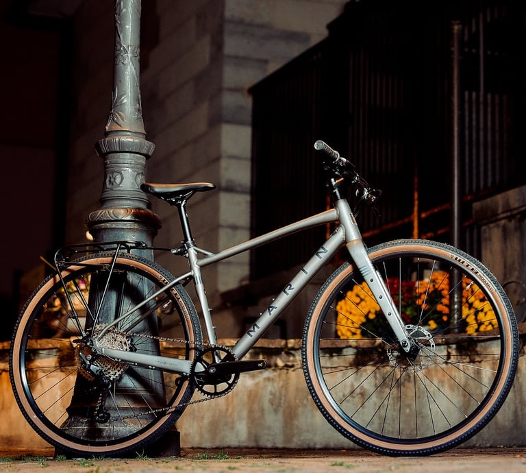 Vélo de la marque Marin le VTC urbain 