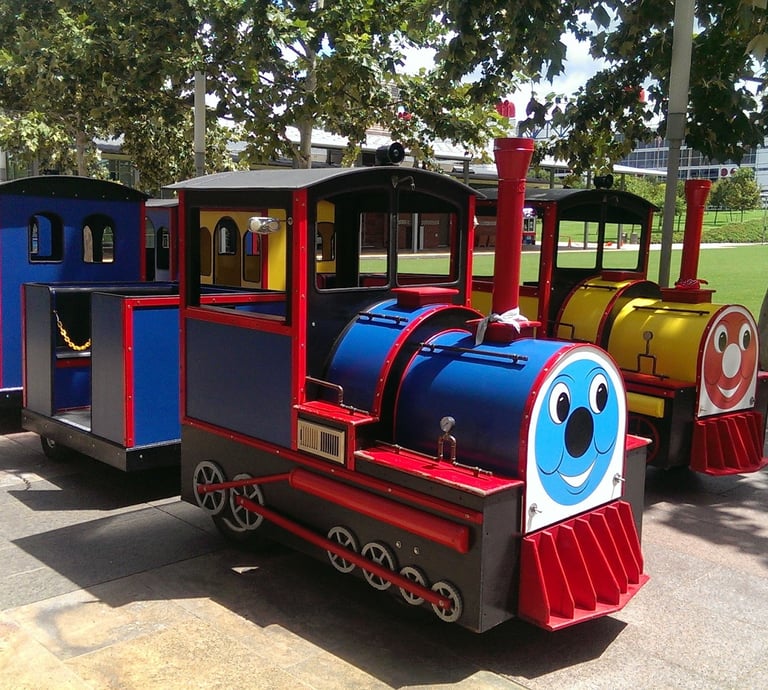bluegee the blue trackless train
