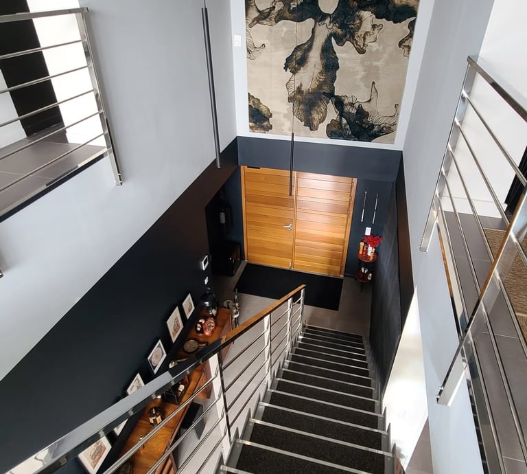  rénovation d'une entrée de maison à salon-de-provence avec une peinture noire