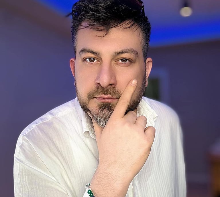 Bekir Köksal, Türkiye’nin önde gelen spiritüel yaşam koçu, bioenerjist ve enerji şifacısı. Ruhsal şi