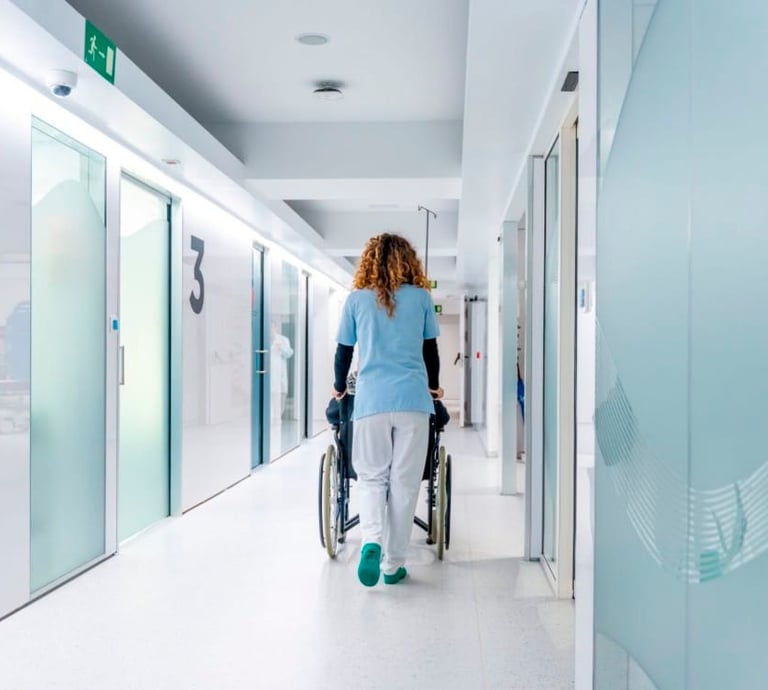 smart-glass-hospitals-and-clinics