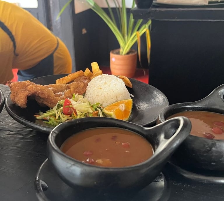 Frijoles con Chicharrron, Restaurante Crioyo