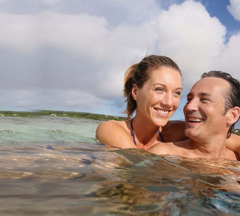 pareja feliz oceano bienestar energia vida saludable fuxion resultados
