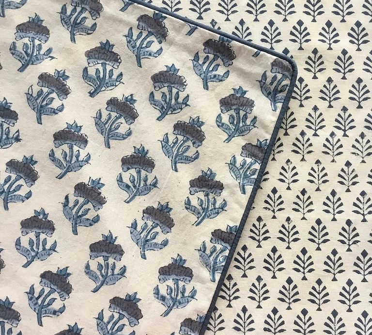 Dos tipos de diseños estampados que armonizan entre si.