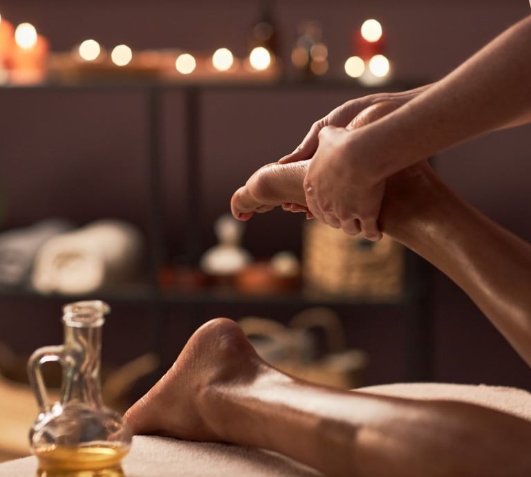 Massaggio Padabhyanga ayurvedico ai piedi per rilassamento profondo e riequilibrio energetico