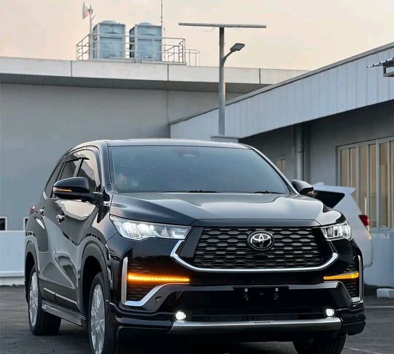 Rental mobil Innova zenix