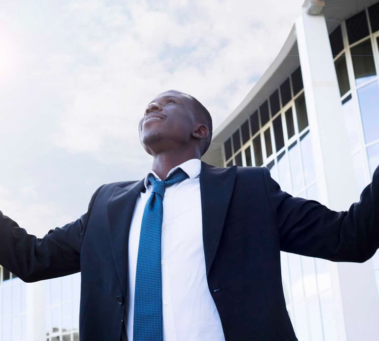 <a href="https://www.freepik.com/free-photo/elegant-businessman-with-victory-pose_3572405.htm">Image