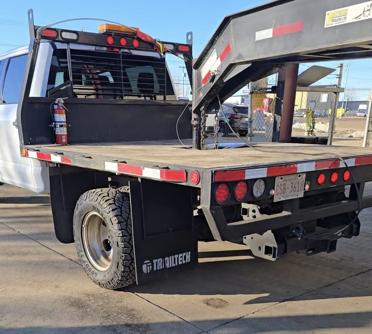 A truck with a gooseneck trailer
