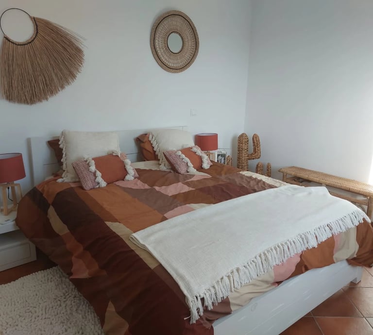 Chambre de la suite parentale décorée avec goût