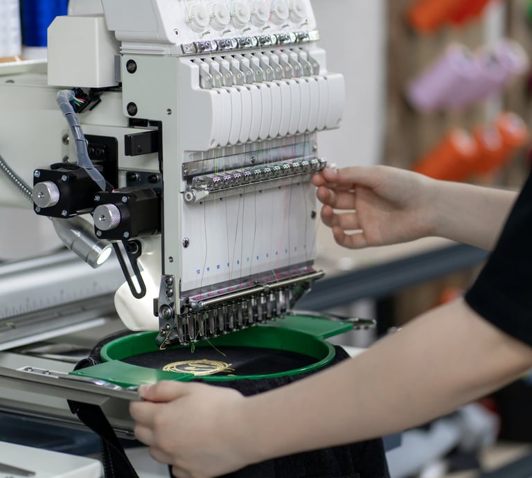 Máquina de bordado industrial
