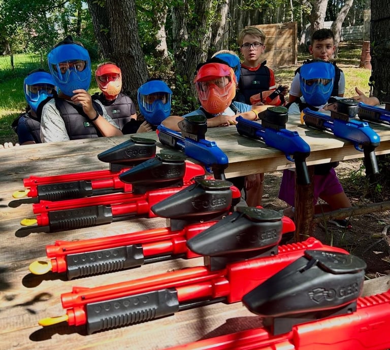 Enfants équipés pour une partie paintball chez Corsican Paintball en Corse à Castellare di Casinca