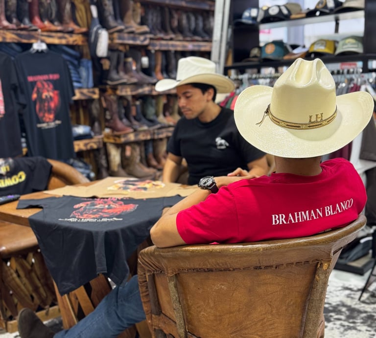 ropa ganadera personalizada LH en tienda Arte Piel Villahermosa