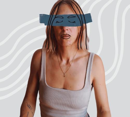 parkinson inicio temprano sin h a woman with a blue eye patch on her forehead