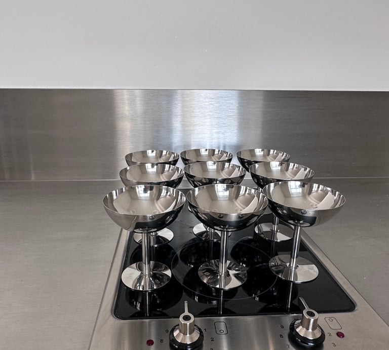 modernist nerūdijančio plieno ledainės