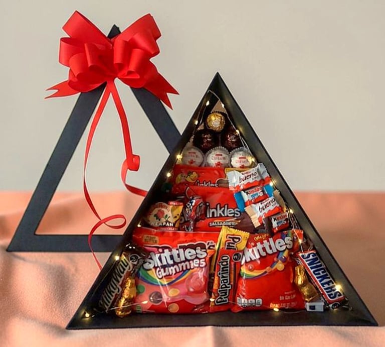 Arreglo de dulces ideal para regalar y para compartir en cualquier ocasion especial, cumpleaños, ani