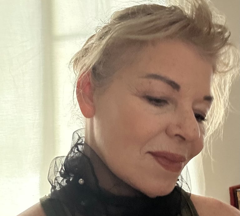 Tarot Reader Los Angeles in person & online tarot readings by Maya Britan psychic artist