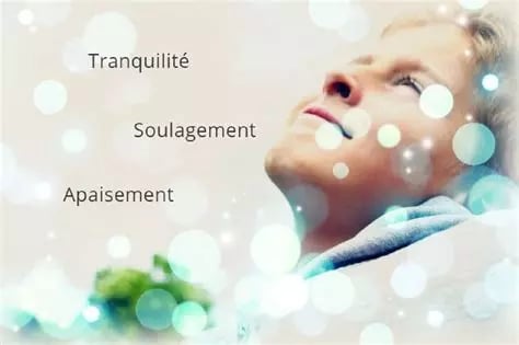 Visage de femme tourné vers le haut yeux ouverts avec inscription tranquilité soulagement apaisement