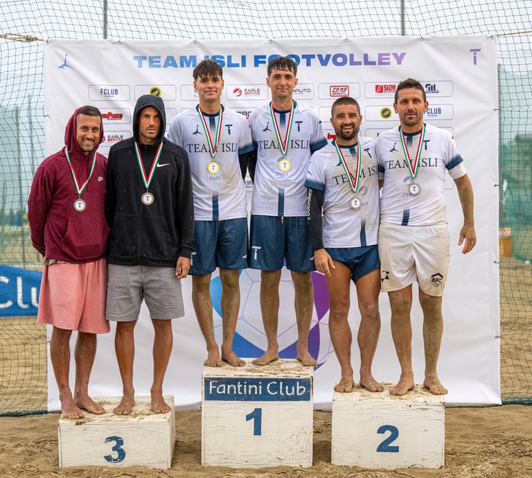 Podio dei primi tre classificati del campionato italiano di Footvolley 2024