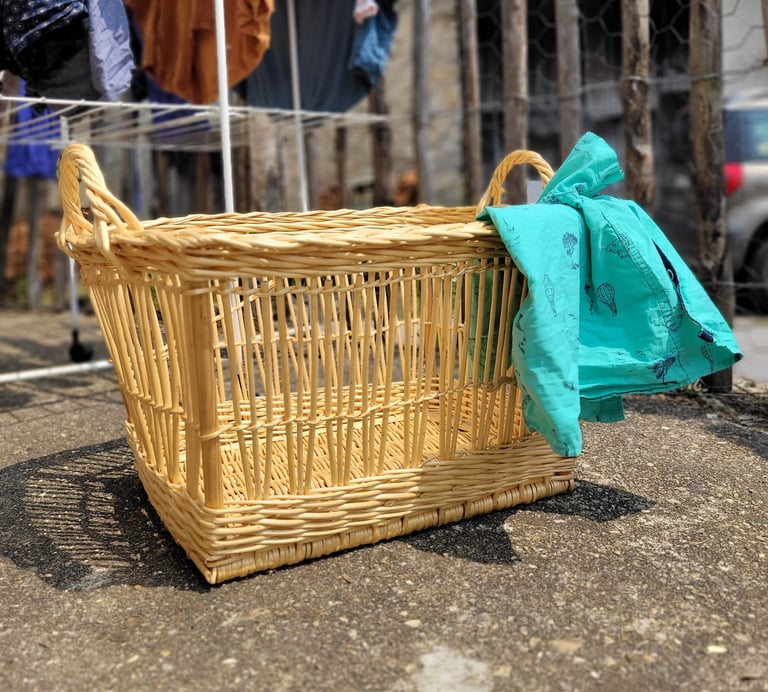 Panière à linge en osier avec poignées