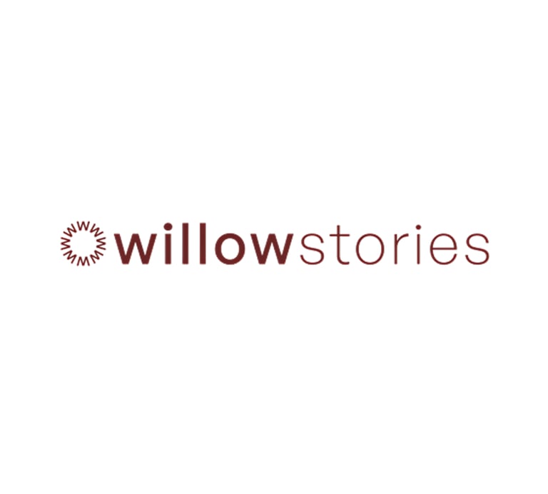 das Logo der Firma Willow Stories als Schriftzug in hellbraun auf weissem Hintergrund
