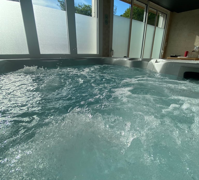 Jaccuzzi 6 personnes du gîte ô songes de saxel