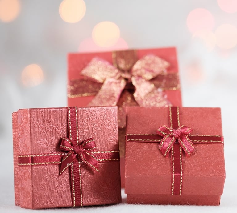 Rongzhiyue: sparkle red ribbons for gift wrap