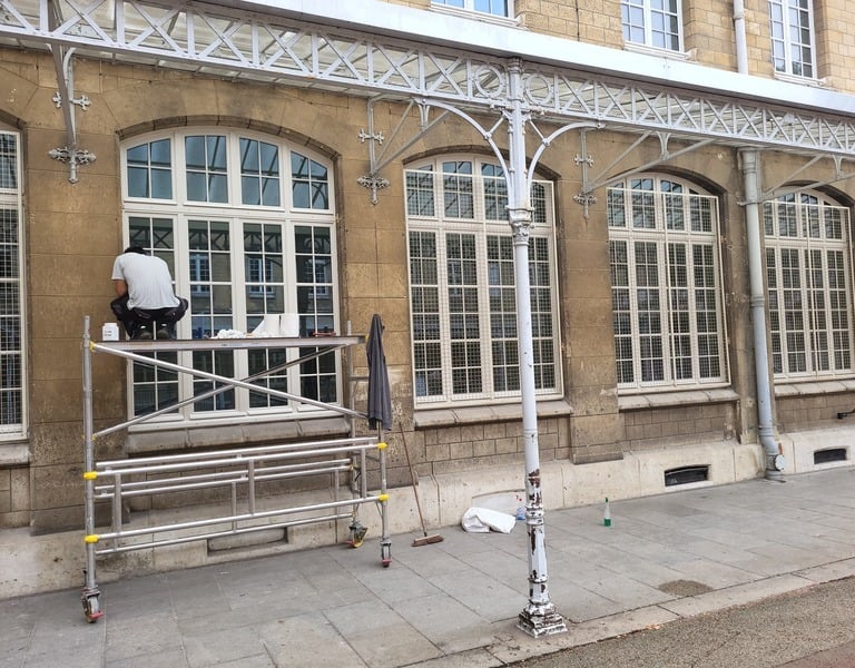  Installation de fenêtres en bois sur mesure