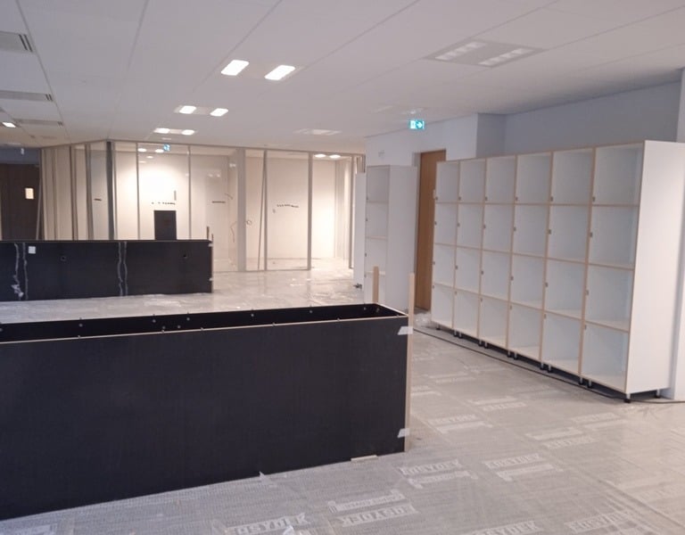 Installation de mobilier de bureau professionnel