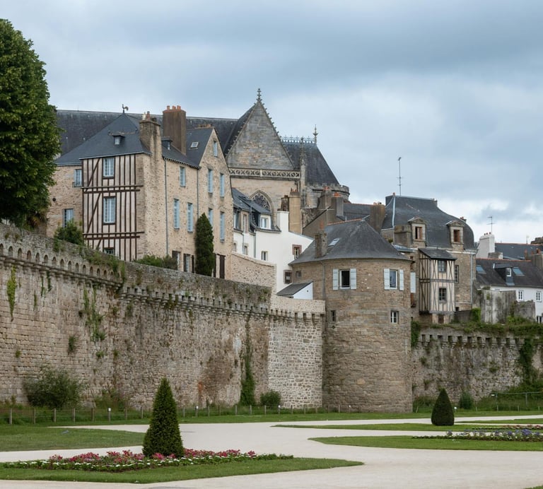 rempart de la ville de vannes en bretagne