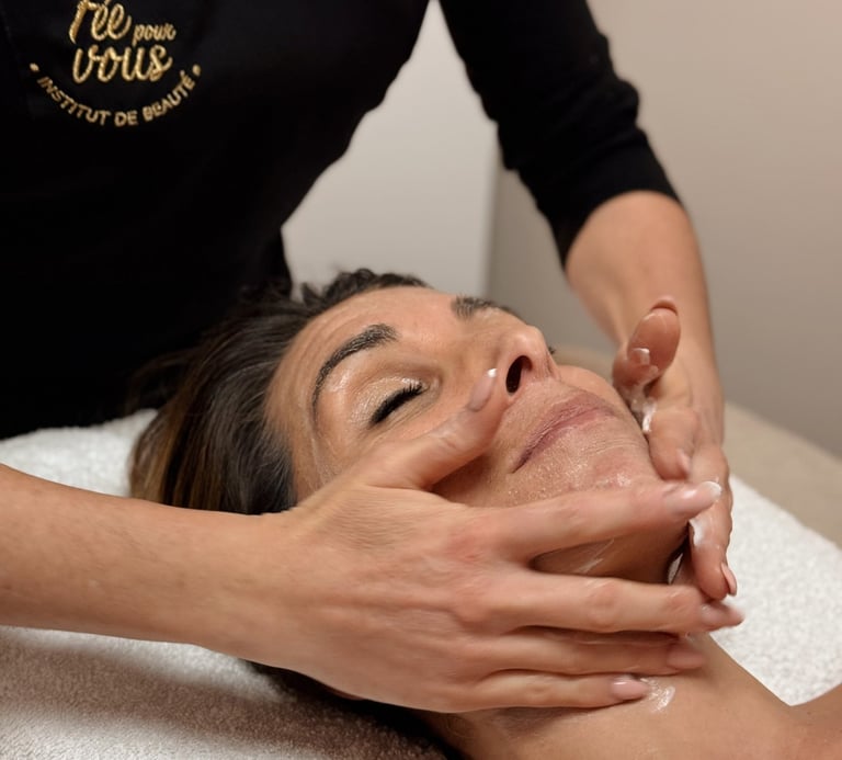 Soin visage réalisé chez Fée Pour Vous à Roquefort
