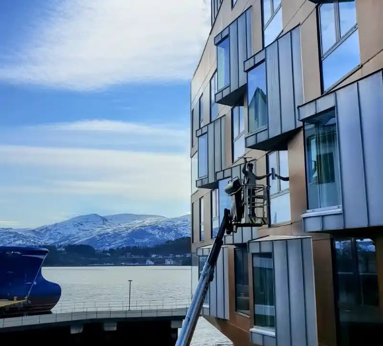 Vindusvask av hotell med lift