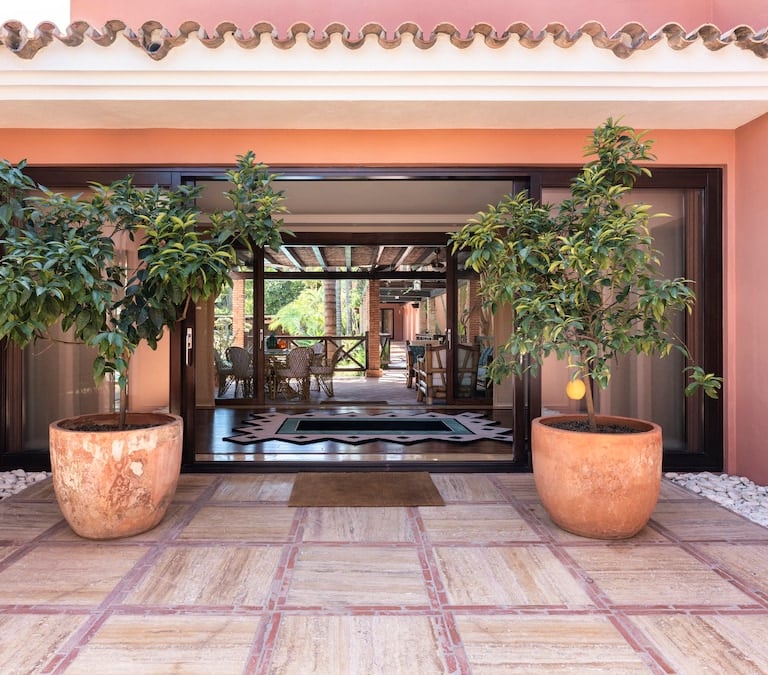 Private courtyard entrance connecting the two villas on Marbella's Golden Mile