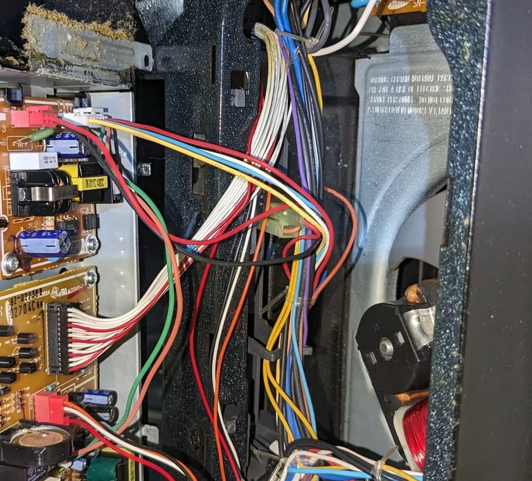 Internal components of an OTR microwave
