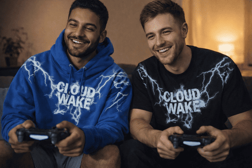 Dos amigos usando prendas Cloud Wake Wear