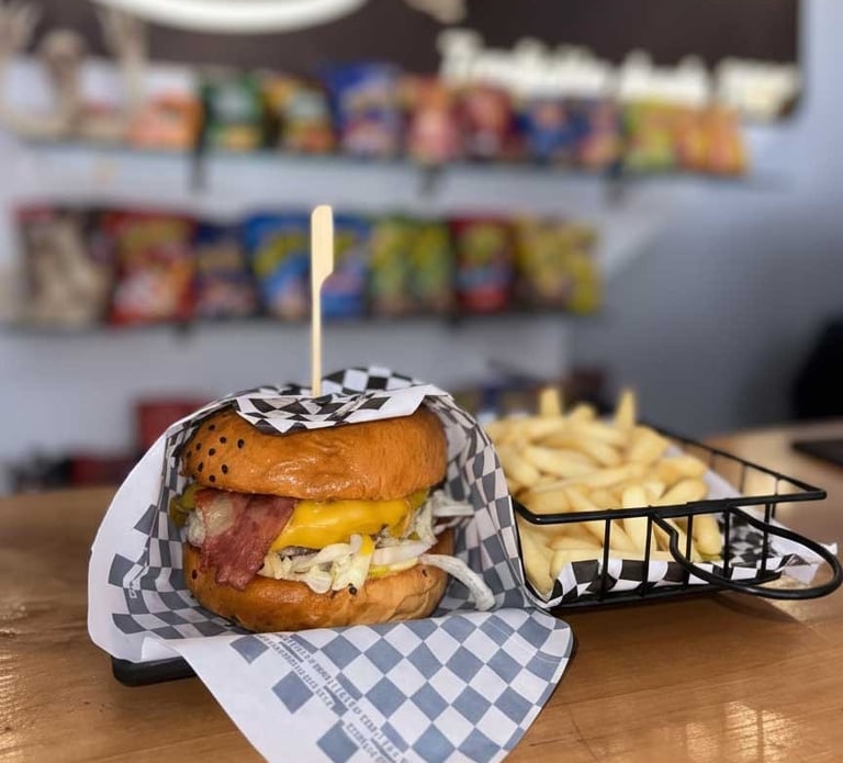 Hamburguesa Artesanal en La Barra Coffee Bar, Cajamarca Tolima