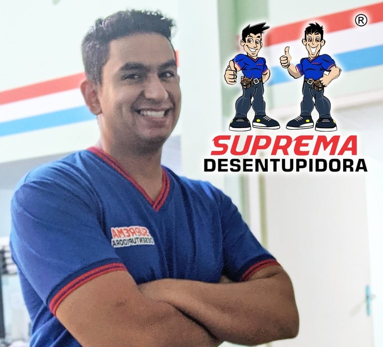 técnico da empresa de desentupimento