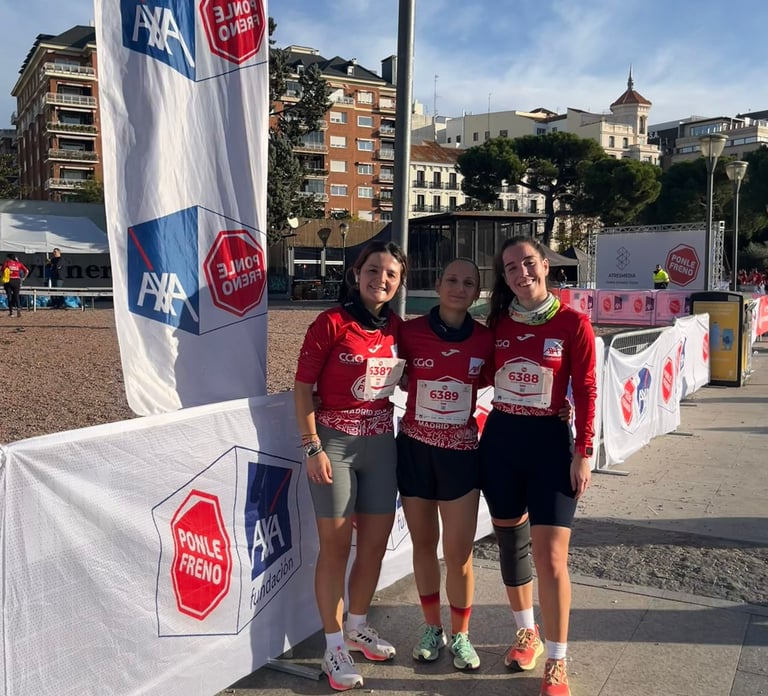 Isabel,Natalia y Eva  antes de iniciar los 5k Ponle freno