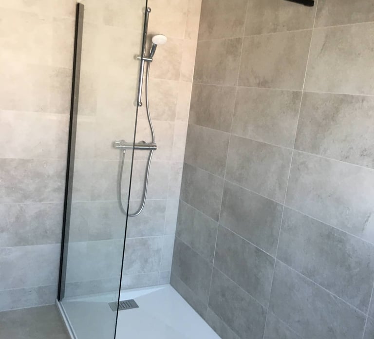 Inloopdouche met glazen wand 