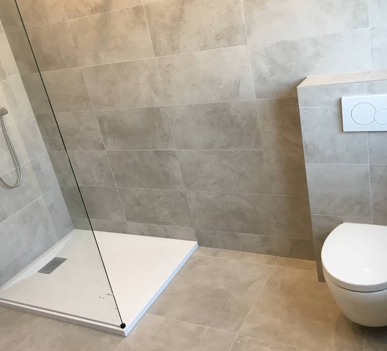 Inloopdouche en hangtoilet 