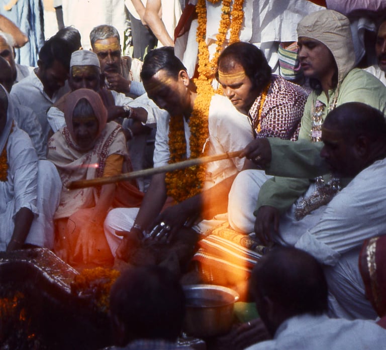 Shri Babaji offre uno yagya