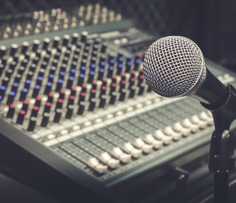 consola de Radio Estación Bandera 95.3