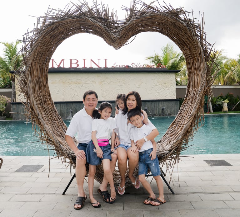 Family portrait at Lumbini Villas Jimbaran Bali using heart shaped frame in relaxed extended family session