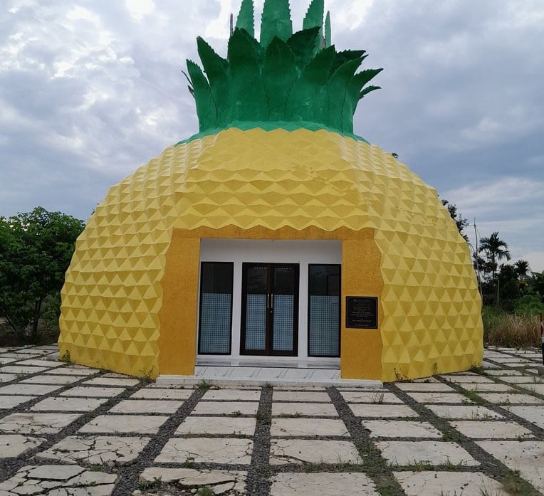 musholla at-taqwa berbentuk nanas