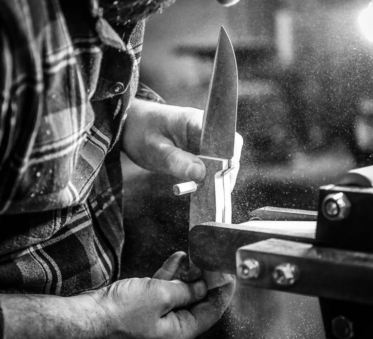 Aywi Coutellerie en plein travail