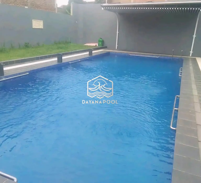 kolam renang minimalis dan hemat budget cocok untuk lahan tersbatas di rumah