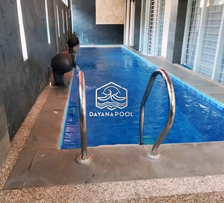 kolam renang di bandung dihalamn belakang rumah